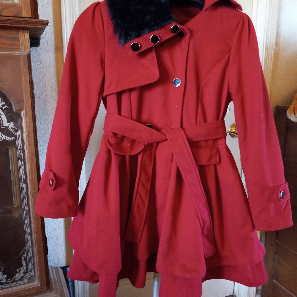 Coat/Dress with faux fur collar.